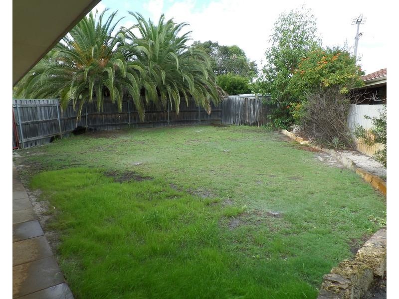 17 Hayes Road, Leeming WA 6149