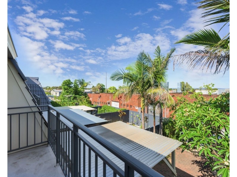 8/19 Freesia Way, Willetton WA 6155