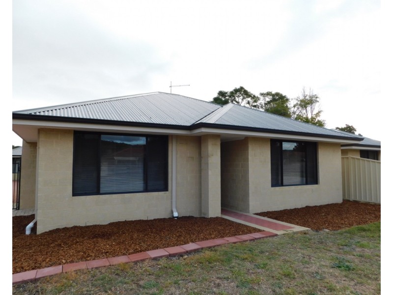 7 WARD CRESCENT, Kelmscott WA 6111