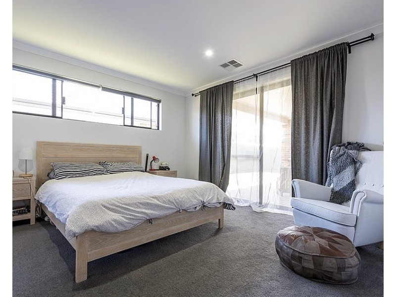 15 Delaronde Drive, Success WA 6164