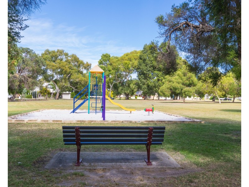 16 Aragon Way, Wilson WA 6107