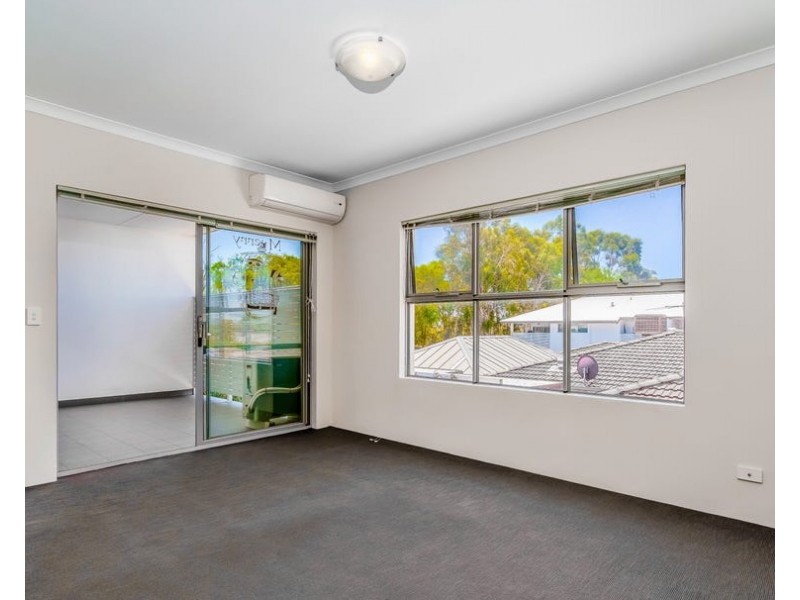 7/15 Debenham Street, Thornlie WA 6108