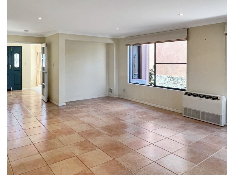 25 Halliday Grove, Hillarys WA 6025