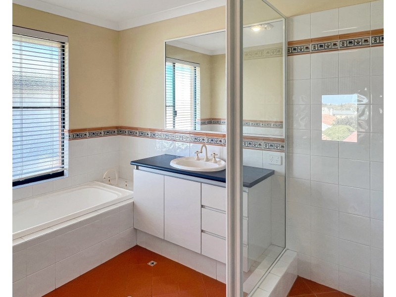 25 Halliday Grove, Hillarys WA 6025