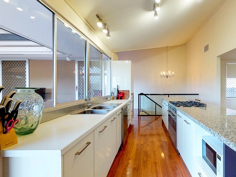 7 Mitchell Court, Mount Ommaney QLD 4074