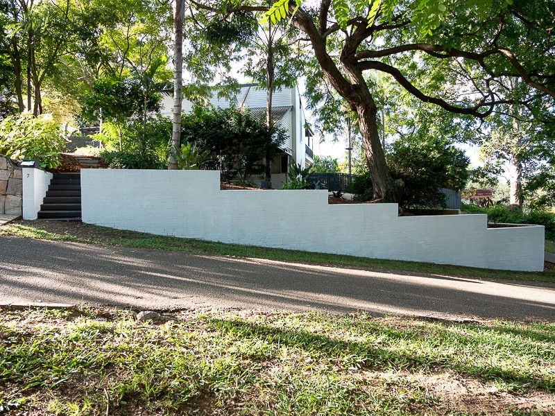 7 Mitchell Court, Mount Ommaney QLD 4074