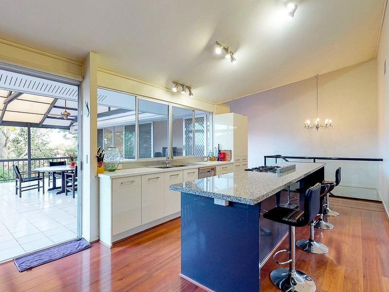 7 Mitchell Court, Mount Ommaney QLD 4074