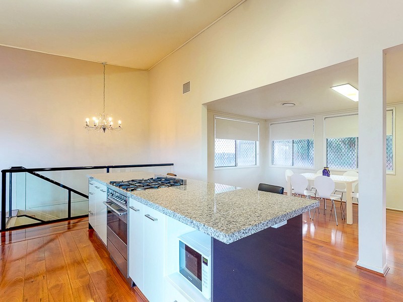 7 Mitchell Court, Mount Ommaney QLD 4074