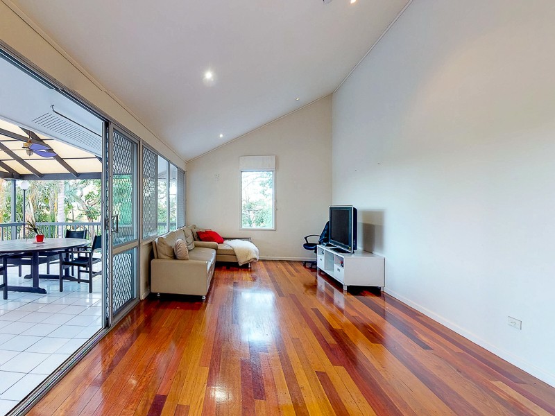 7 Mitchell Court, Mount Ommaney QLD 4074