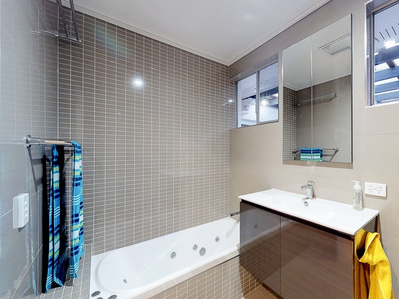 7 Mitchell Court, Mount Ommaney QLD 4074