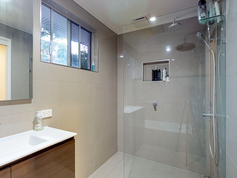 7 Mitchell Court, Mount Ommaney QLD 4074