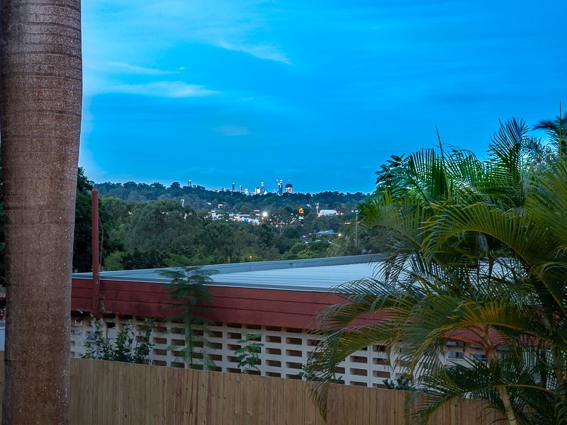 7 Mitchell Court, Mount Ommaney QLD 4074