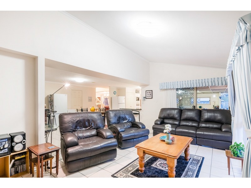 15 Aspen Crescent, Parkinson QLD 4115