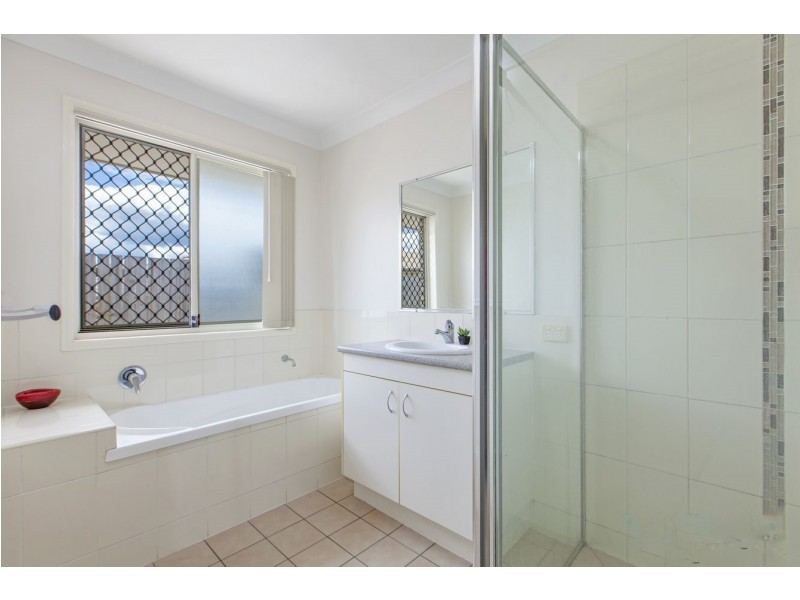 5 Homestead Place, Brassall QLD 4305