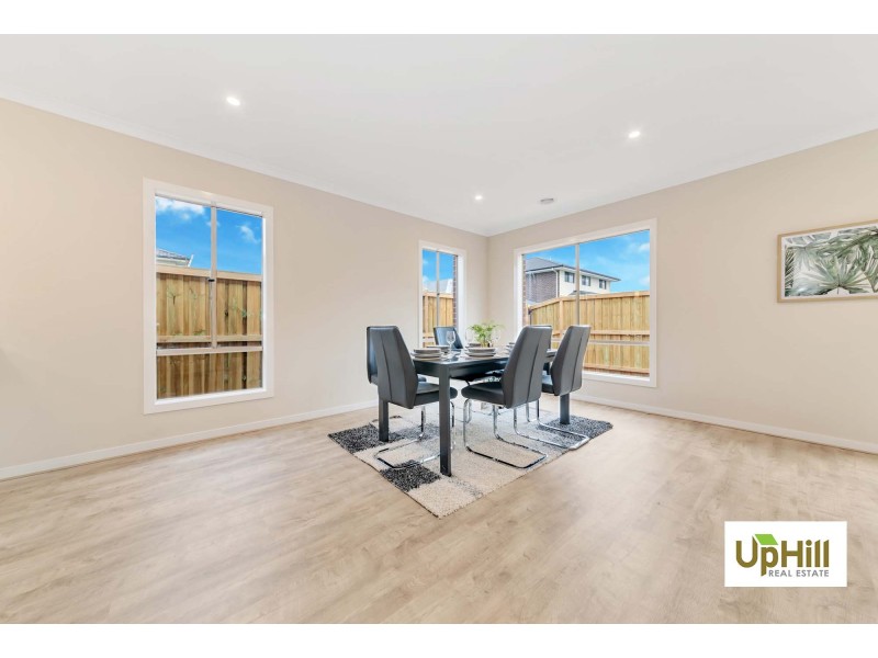 21 SWALLOWTAIL AVENUE, Clyde North VIC 3978