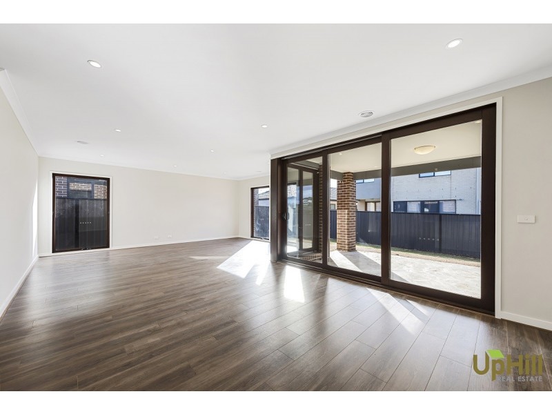 15 KAMALA ROAD, Clyde North VIC 3978