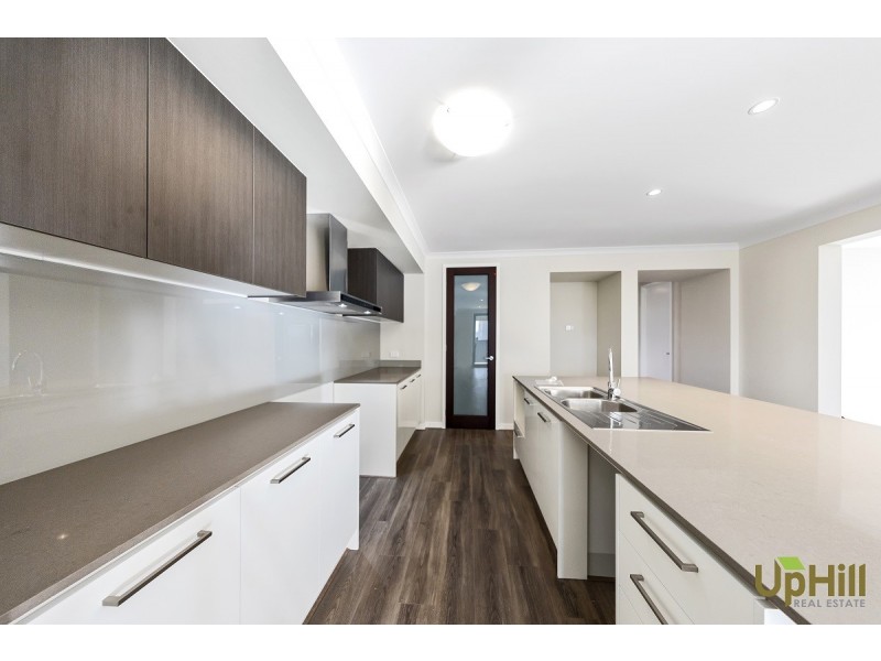 16 DESTINY DRIVE, Cranbourne North VIC 3977