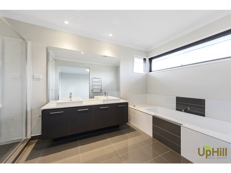 16 DESTINY DRIVE, Cranbourne North VIC 3977