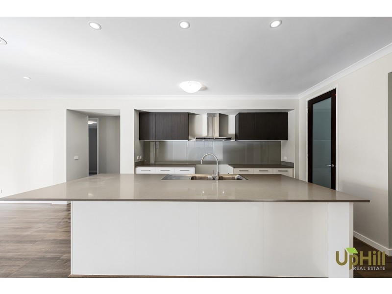 6 EPSOM LANE, Cranbourne North VIC 3977