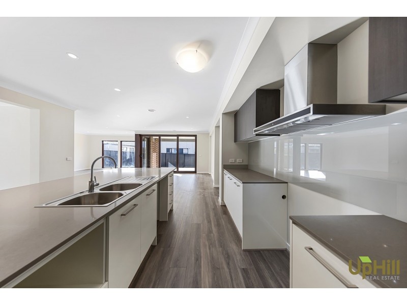 6 EPSOM LANE, Cranbourne North VIC 3977