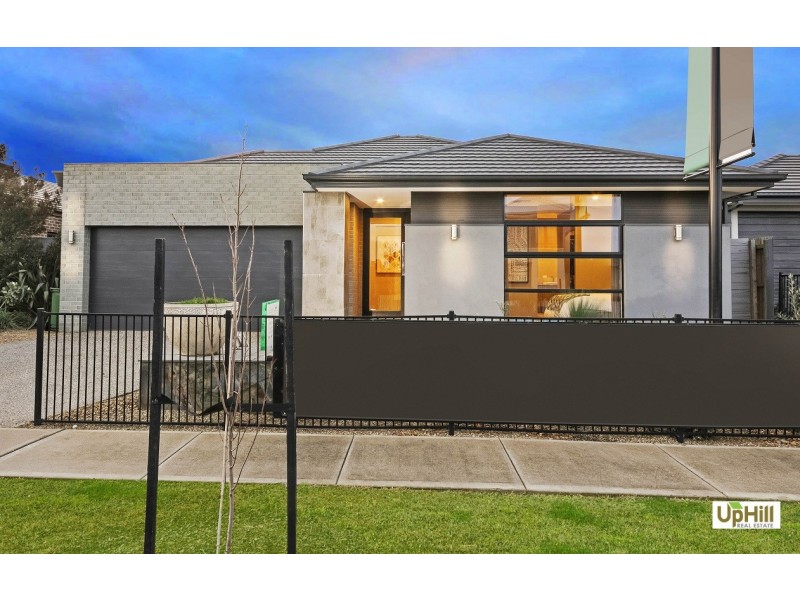 12 LUCINDA LANE, Cranbourne North VIC 3977