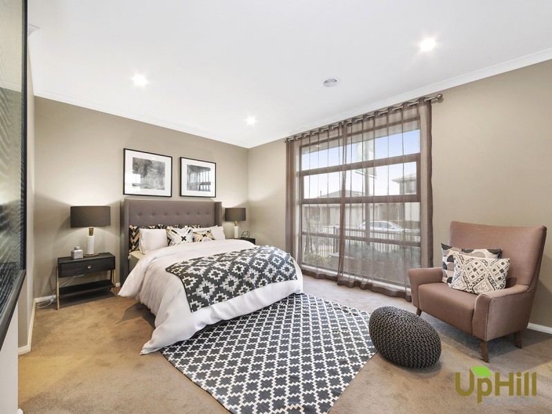 12 LUCINDA LANE, Cranbourne North VIC 3977