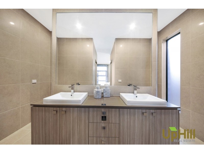 12 LUCINDA LANE, Cranbourne North VIC 3977