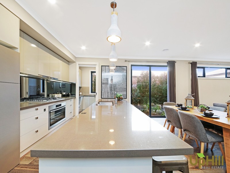 12 LUCINDA LANE, Cranbourne North VIC 3977