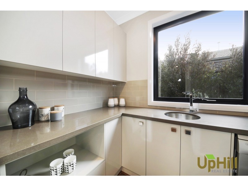 12 LUCINDA LANE, Cranbourne North VIC 3977