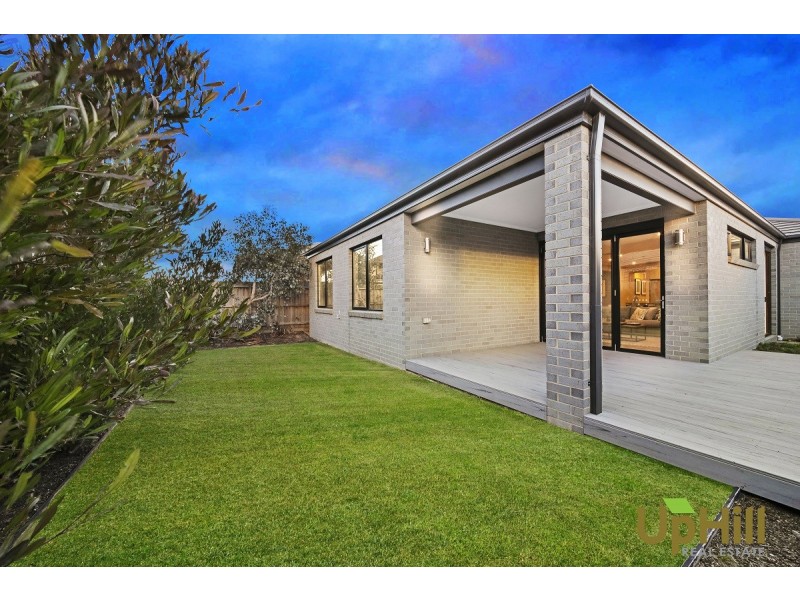 12 LUCINDA LANE, Cranbourne North VIC 3977