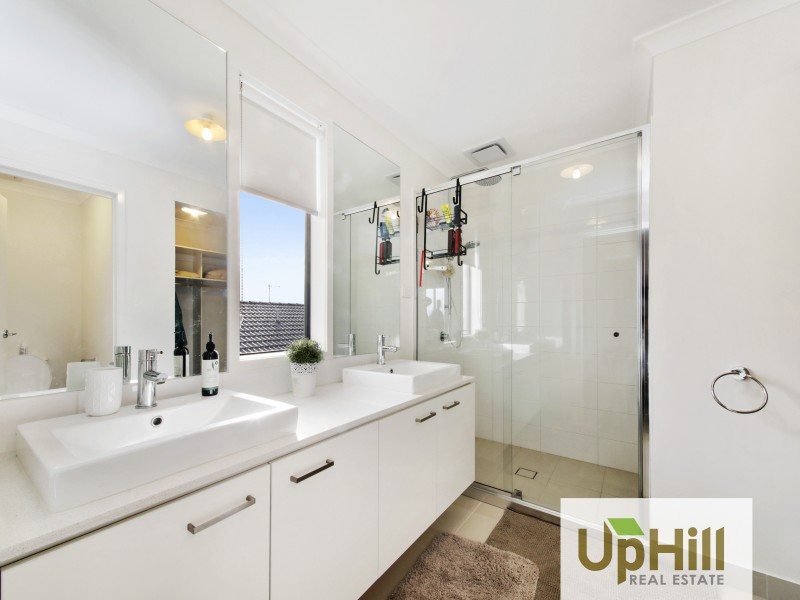 55 MOXHAM DRIVE, Clyde North VIC 3978