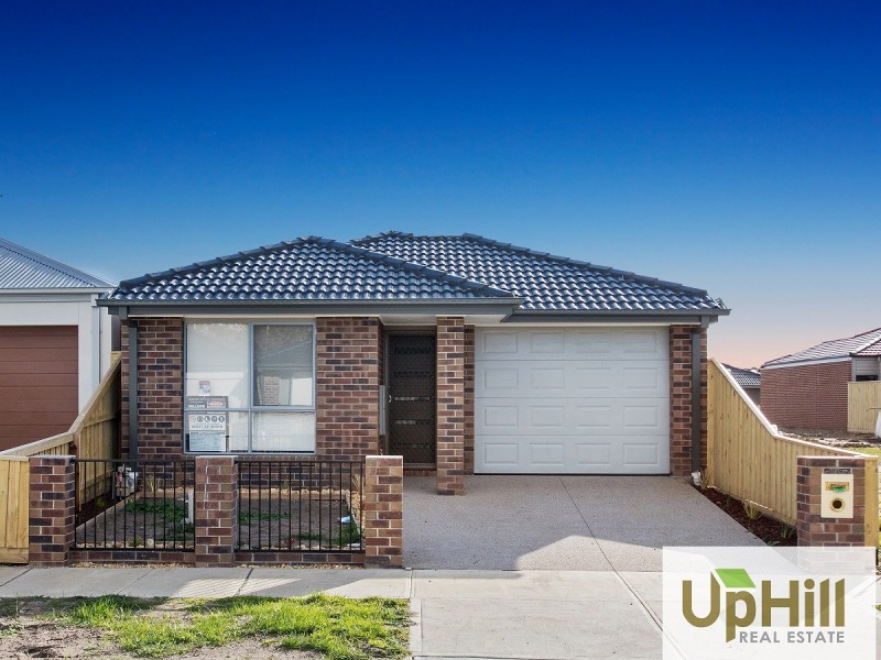 18 MAYWOOD STREET, Pakenham VIC 3810