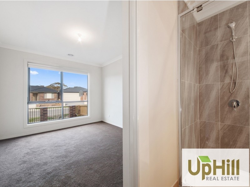 18 MAYWOOD STREET, Pakenham VIC 3810