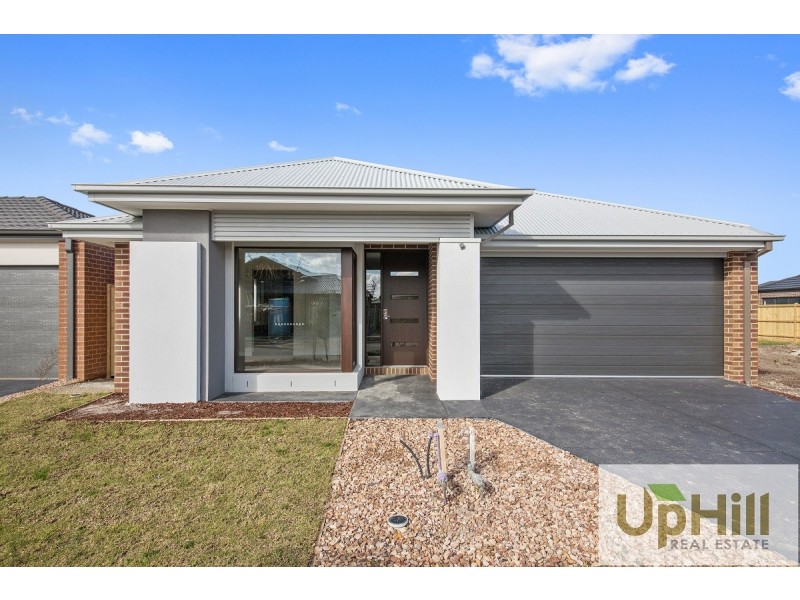 18 KAMALA ROAD, Clyde North VIC 3978