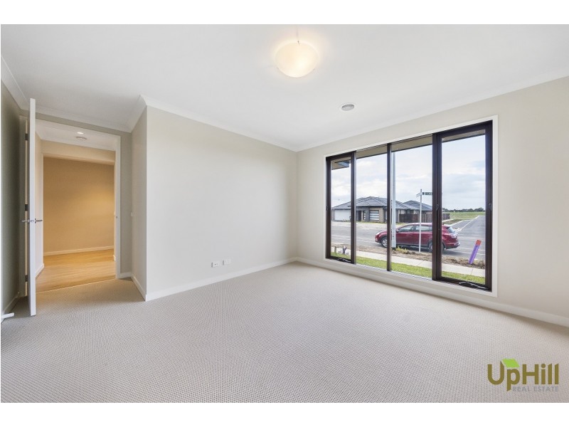 1 SWALLOWTAIL AVENUE, Clyde North VIC 3978