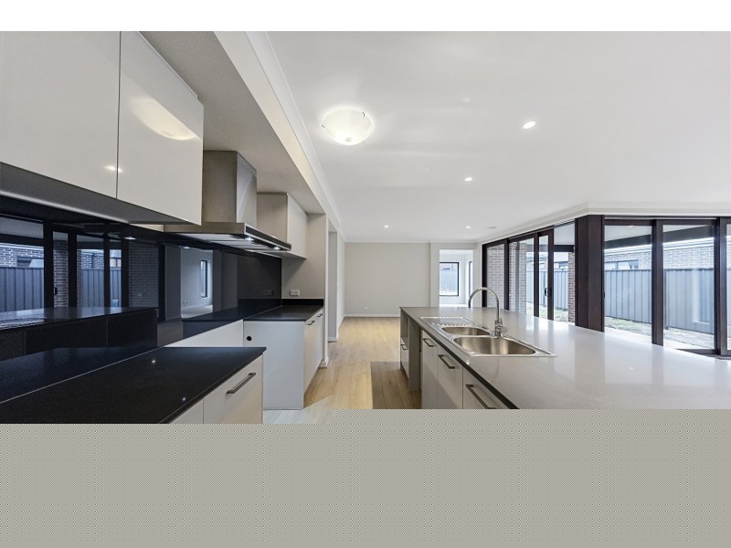 1 SWALLOWTAIL AVENUE, Clyde North VIC 3978