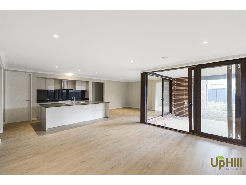 1 SWALLOWTAIL AVENUE, Clyde North VIC 3978