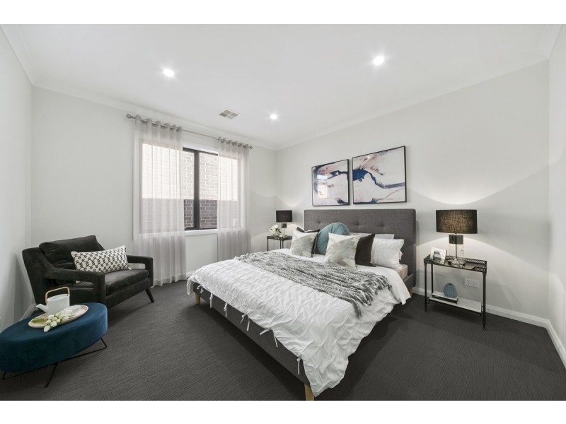 28 MURPHY STREET, Clyde North VIC 3978