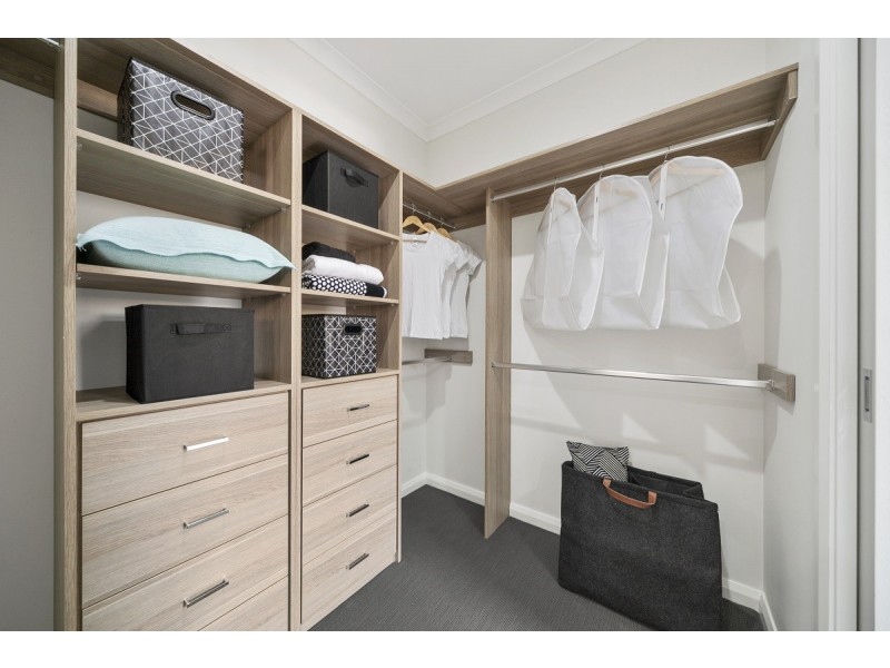 28 MURPHY STREET, Clyde North VIC 3978