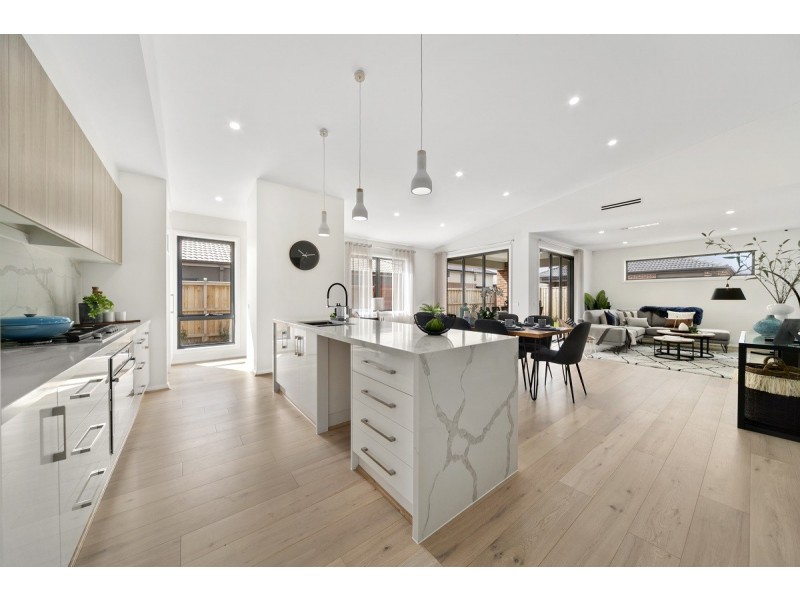 28 MURPHY STREET, Clyde North VIC 3978