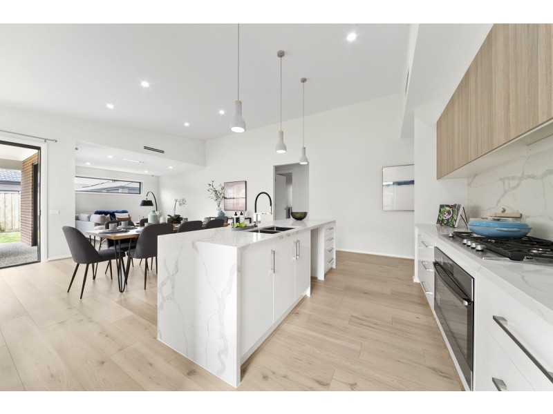 28 MURPHY STREET, Clyde North VIC 3978