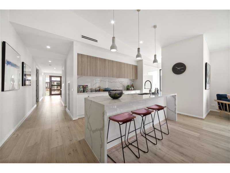 28 MURPHY STREET, Clyde North VIC 3978