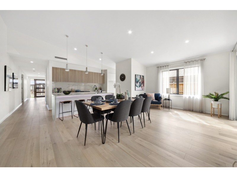 28 MURPHY STREET, Clyde North VIC 3978