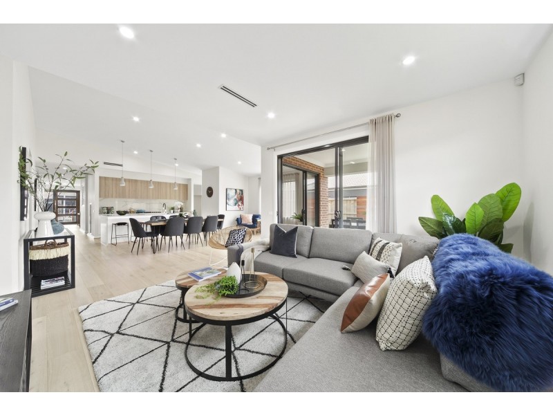 28 MURPHY STREET, Clyde North VIC 3978