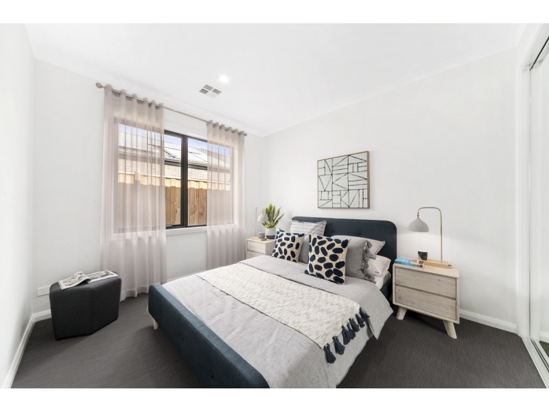 28 MURPHY STREET, Clyde North VIC 3978