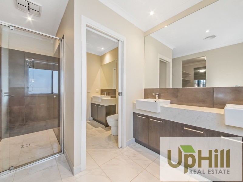 47 RIVERSTONE BOULEVARD, Clyde North VIC 3978