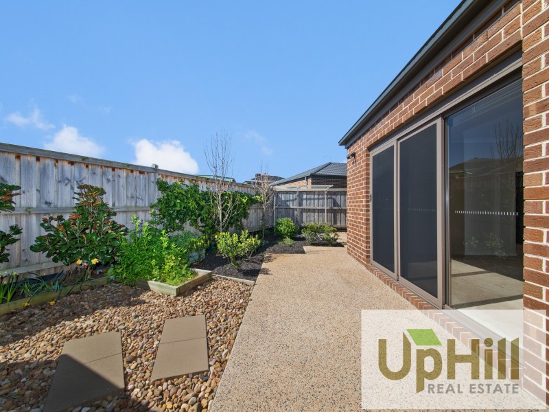 47 RIVERSTONE BOULEVARD, Clyde North VIC 3978