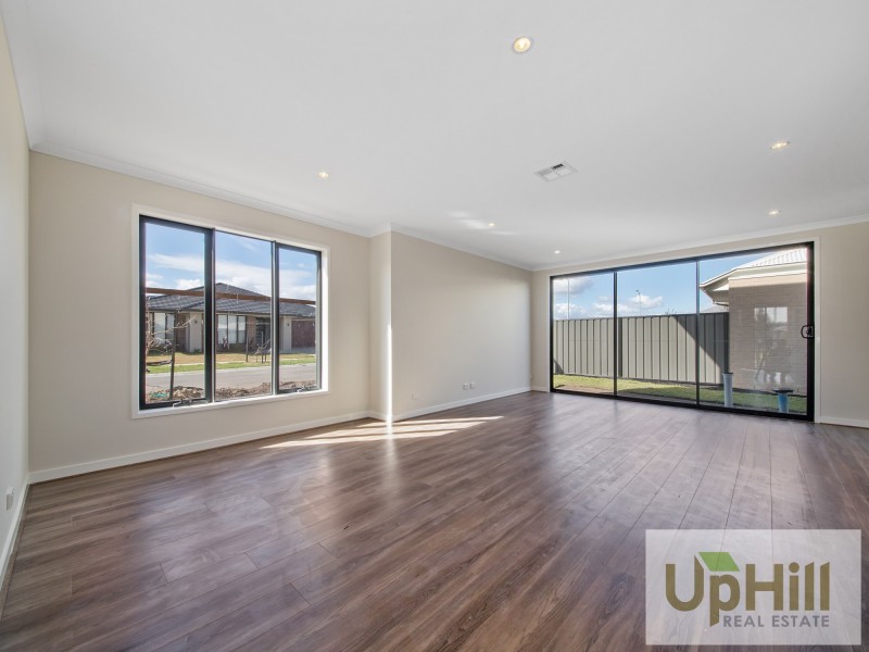 24 REVELWOOD WAY, Clyde North VIC 3978