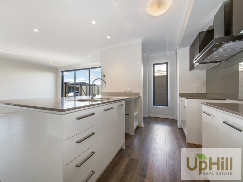 24 REVELWOOD WAY, Clyde North VIC 3978