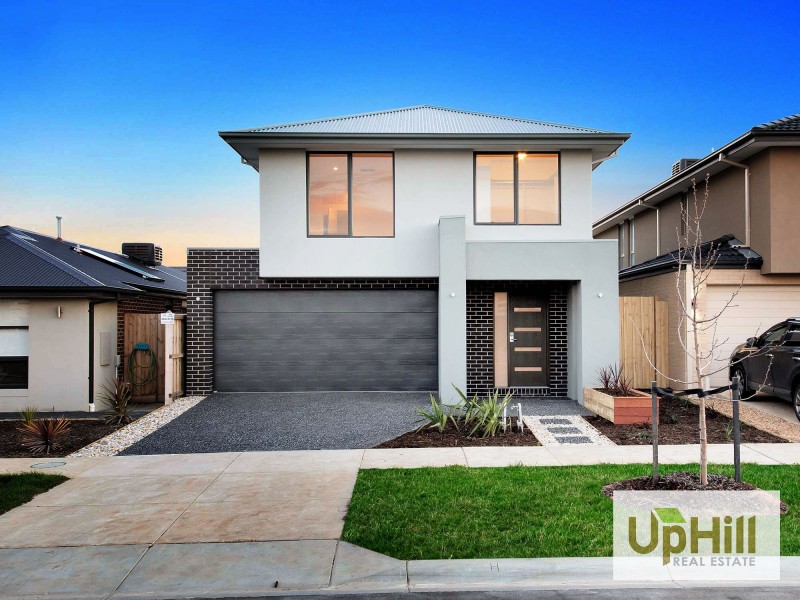 6 HALLYBURTON DRIVE, Clyde North VIC 3978